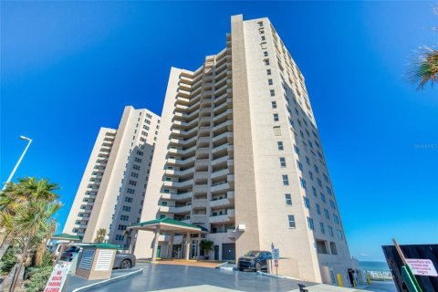 Condo in Daytona Beach, Florida, 3 bedrooms  № 2115541