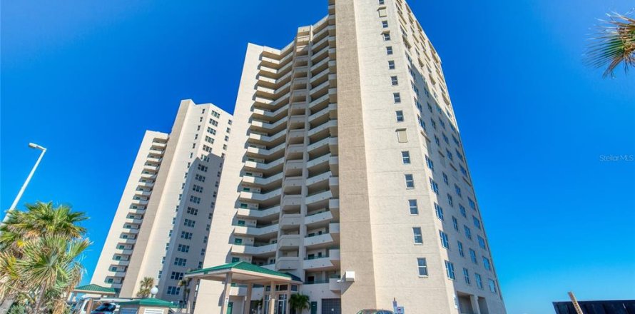 Condo in Daytona Beach, Florida, 3 bedrooms № 2115541