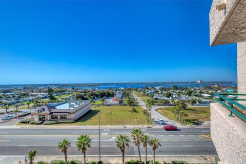 Condo in Daytona Beach, Florida, 3 bedrooms № 2115541 - photo 4