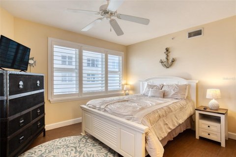 Condo in Daytona Beach, Florida, 3 bedrooms № 2115541 - photo 12