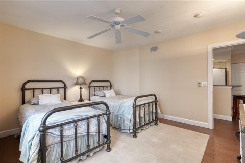 Condo in Daytona Beach, Florida, 3 bedrooms № 2115541 - photo 18