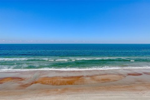 Condo in Daytona Beach, Florida, 3 bedrooms № 2115541 - photo 8