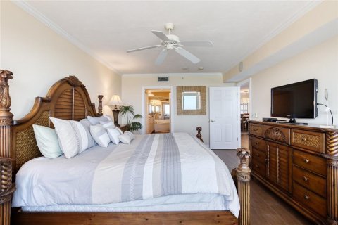 Condo in Daytona Beach, Florida, 3 bedrooms № 2115541 - photo 30
