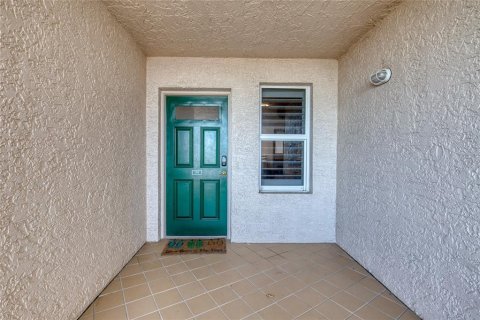 Condo in Daytona Beach, Florida, 3 bedrooms № 2115541 - photo 5