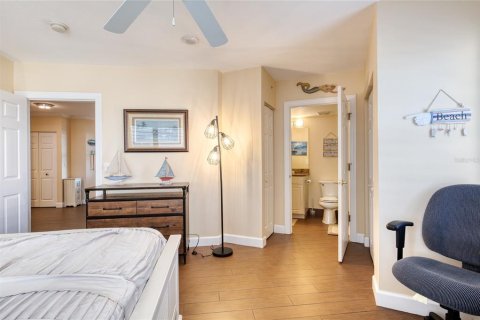 Condo in Daytona Beach, Florida, 3 bedrooms № 2115541 - photo 13