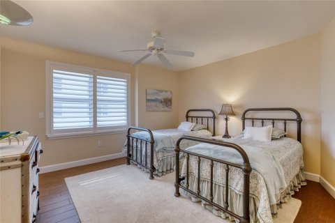 Condo in Daytona Beach, Florida, 3 bedrooms № 2115541 - photo 21