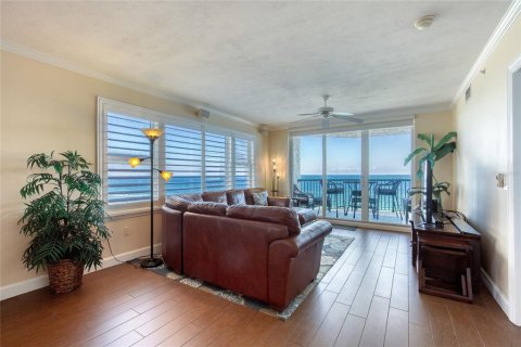 Condo in Daytona Beach, Florida, 3 bedrooms № 2115541 - photo 6