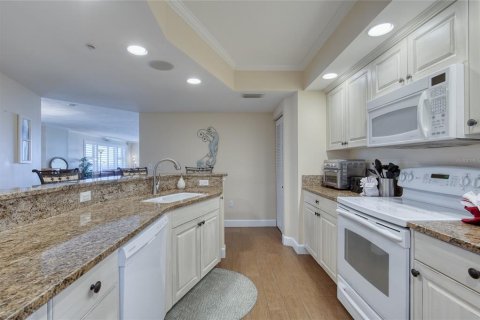 Condo in Daytona Beach, Florida, 3 bedrooms № 2115541 - photo 25