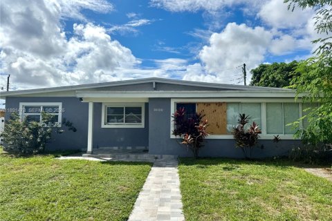 House in Miami Gardens, Florida 6 bedrooms, 227.7 sq.m. № 1944618 - photo 8