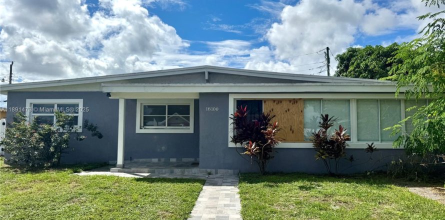 Villa ou maison à Miami Gardens, Floride 6 chambres, 227.7 m2 № 1944618