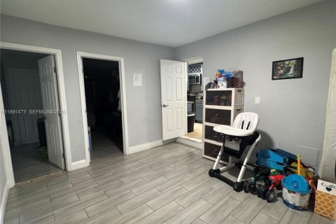 House in Miami Gardens, Florida 6 bedrooms, 227.7 sq.m. № 1944618 - photo 7