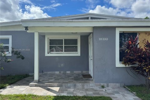 Villa ou maison à vendre à Miami Gardens, Floride: 6 chambres, 227.7 m2 № 1944618 - photo 2