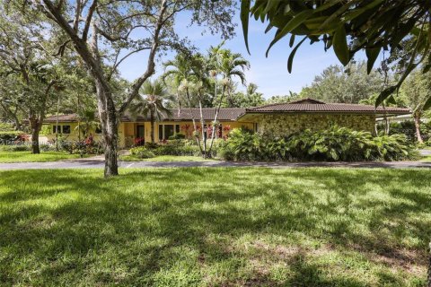 Villa ou maison à vendre à Pinecrest, Floride: 4 chambres, 349.31 m2 № 1788637 - photo 1