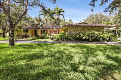 Villa ou maison à vendre à Pinecrest, Floride: 4 chambres, 349.31 m2 № 1788637 - photo 3