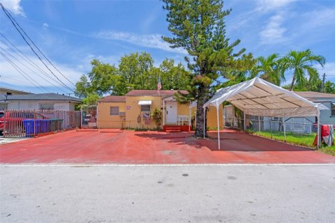 Commercial property in Miami, Florida 204.94 sq.m. № 1857581 - photo 2