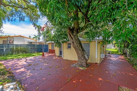 Commercial property in Miami, Florida 204.94 sq.m. № 1857581 - photo 6