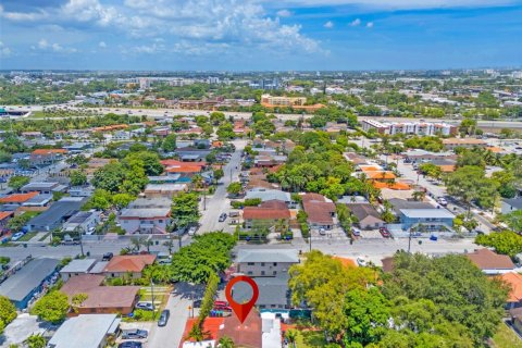 Commercial property in Miami, Florida 204.94 sq.m. № 1857581 - photo 13