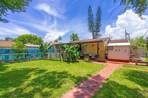 Commercial property in Miami, Florida 204.94 sq.m. № 1857581 - photo 8