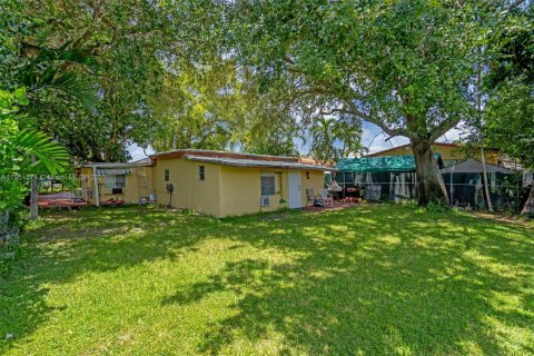 Commercial property in Miami, Florida 204.94 sq.m. № 1857581 - photo 9