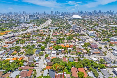 Commercial property in Miami, Florida 204.94 sq.m. № 1857581 - photo 17