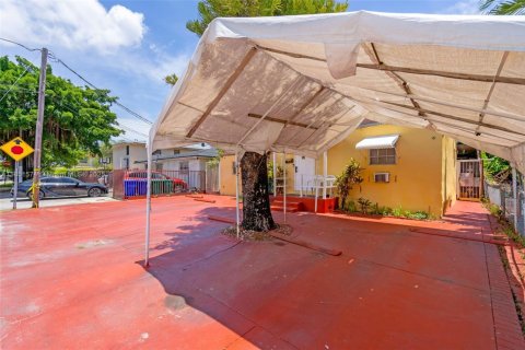 Commercial property in Miami, Florida 204.94 sq.m. № 1857581 - photo 19