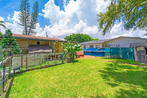 Commercial property in Miami, Florida 204.94 sq.m. № 1857581 - photo 7