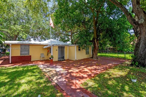 Commercial property in Miami, Florida 204.94 sq.m. № 1857581 - photo 3