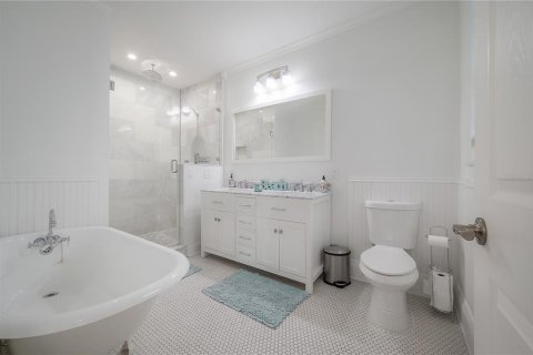 House in Tampa, Florida 4 bedrooms, 201.04 sq.m. № 1917529 - photo 21