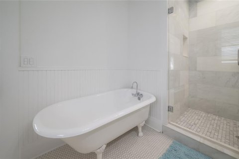 House in Tampa, Florida 4 bedrooms, 201.04 sq.m. № 1917529 - photo 20