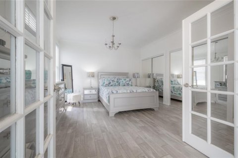 House in Tampa, Florida 4 bedrooms, 201.04 sq.m. № 1917529 - photo 24