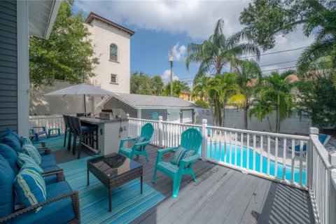 House in Tampa, Florida 4 bedrooms, 201.04 sq.m. № 1917529 - photo 2