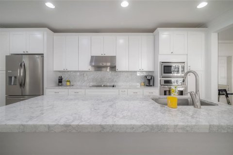 House in Tampa, Florida 4 bedrooms, 201.04 sq.m. № 1917529 - photo 11