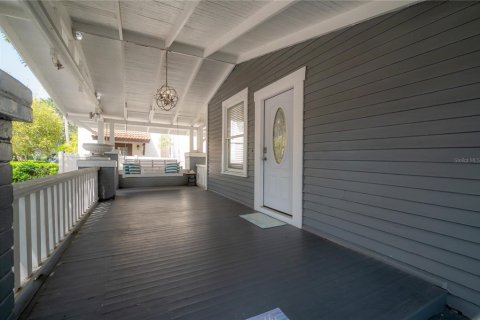 House in Tampa, Florida 4 bedrooms, 201.04 sq.m. № 1917529 - photo 3