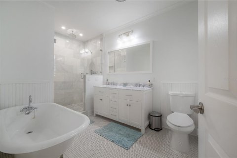 House in Tampa, Florida 4 bedrooms, 201.04 sq.m. № 1917529 - photo 19
