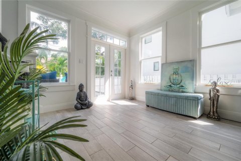 House in Tampa, Florida 4 bedrooms, 201.04 sq.m. № 1917529 - photo 22