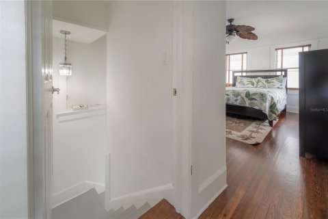 House in Tampa, Florida 4 bedrooms, 201.04 sq.m. № 1917529 - photo 27