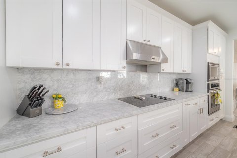 House in Tampa, Florida 4 bedrooms, 201.04 sq.m. № 1917529 - photo 13