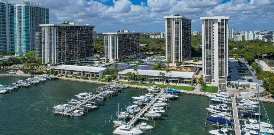 Apartment in Miami, Florida 1 bedroom, 80.64 sq.m. № 2005030