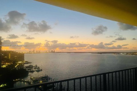 Apartment in Miami, Florida 1 bedroom, 80.64 sq.m. № 2005030 - photo 4