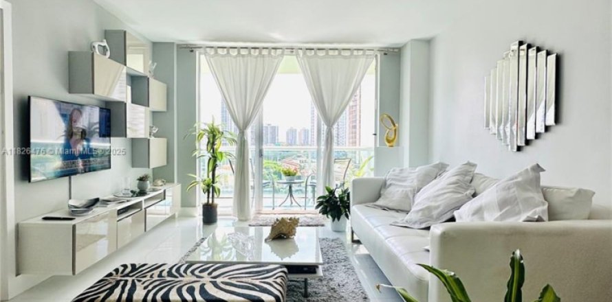 Condominio en Sunny Isles Beach, Florida, 2 dormitorios  № 1961251
