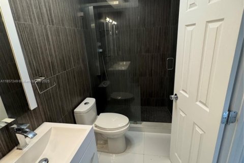 Снять в аренду кондоминиум в Майами, Флорида 3 спальни, 159.05м2, № 2034469 - фото 18