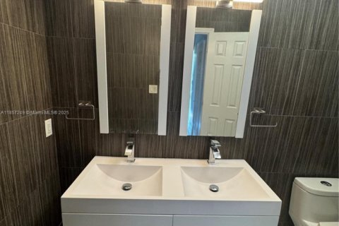 Снять в аренду кондоминиум в Майами, Флорида 3 спальни, 159.05м2, № 2034469 - фото 17