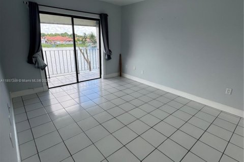 Снять в аренду кондоминиум в Майами, Флорида 3 спальни, 159.05м2, № 2034469 - фото 12