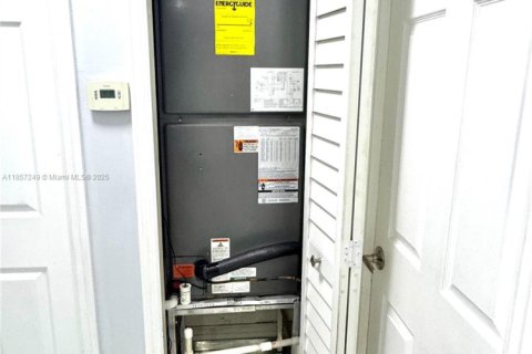 Снять в аренду кондоминиум в Майами, Флорида 3 спальни, 159.05м2, № 2034469 - фото 24