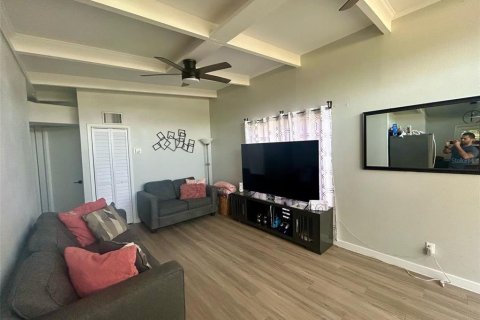 House in Tampa, Florida 3 bedrooms, 82.5 sq.m. № 1719040 - photo 7