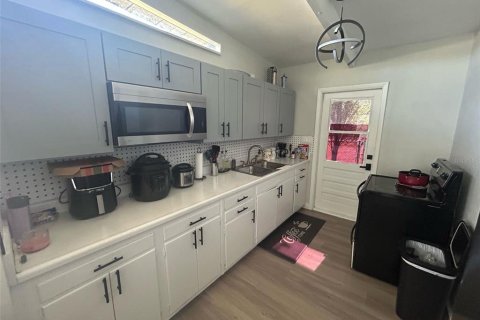 House in Tampa, Florida 3 bedrooms, 82.5 sq.m. № 1719040 - photo 10