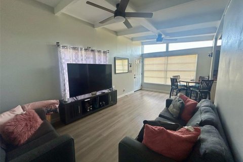 House in Tampa, Florida 3 bedrooms, 82.5 sq.m. № 1719040 - photo 8