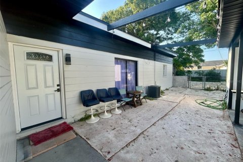 House in Tampa, Florida 3 bedrooms, 82.5 sq.m. № 1719040 - photo 3