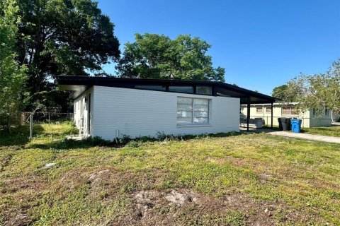 House in Tampa, Florida 3 bedrooms, 82.5 sq.m. № 1719040 - photo 2