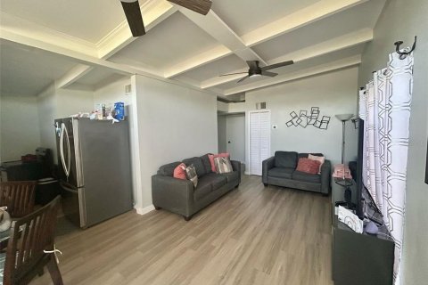 House in Tampa, Florida 3 bedrooms, 82.5 sq.m. № 1719040 - photo 6